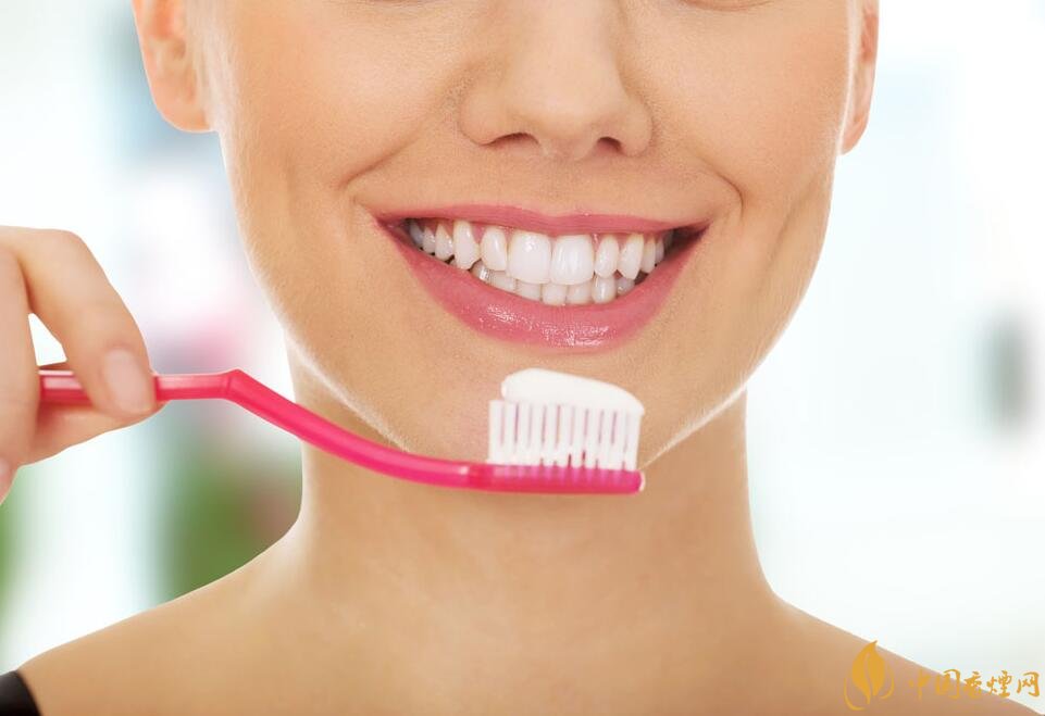 抽煙牙齒黃怎么變白，快速去除煙漬小妙招