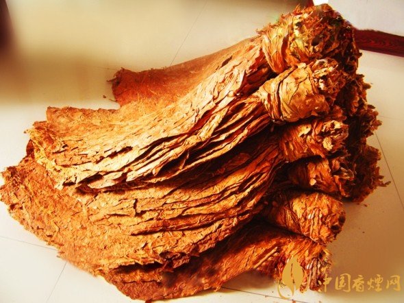 旱煙和煙卷哪個危害大，旱煙袋很有講究