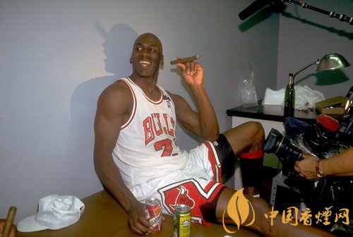 古巴雪茄煙庫(kù)阿巴慷慨好抽嗎 品味復(fù)古新潮雙尖魚雷茄