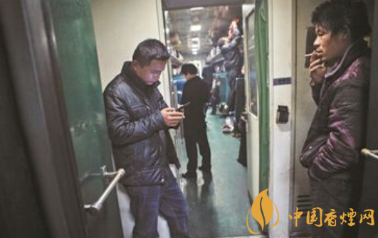 2018世界禁煙日倒計(jì)時 兩會委員建議普列取消吸煙區(qū)全面禁煙